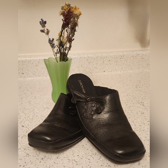 Eurostep "Demure"  Black Leather Slip Ons Mules Sz 6.5 - Picture 1 of 7